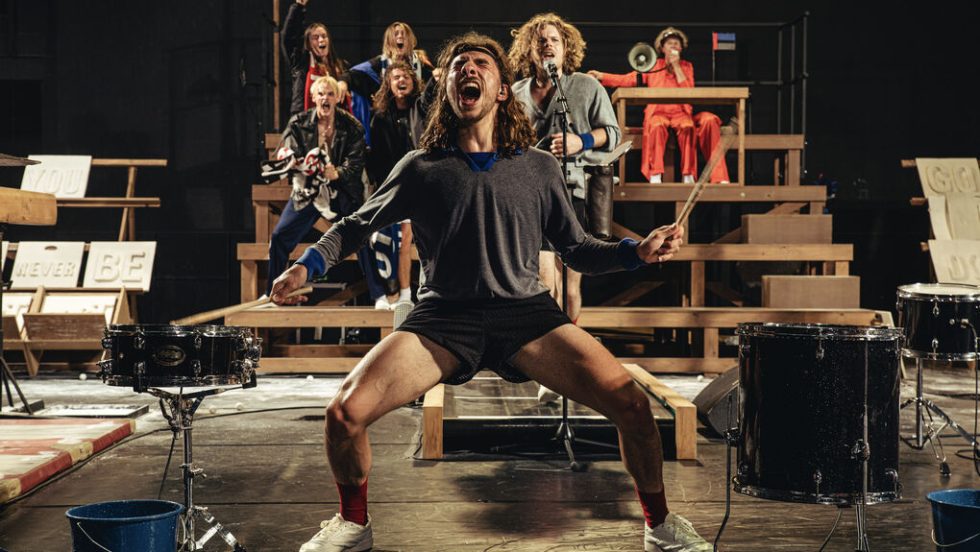 «One Song»